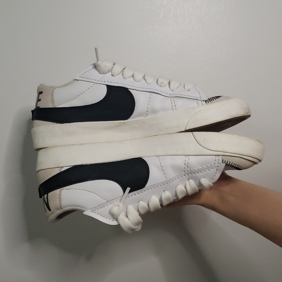 Nike Men's Blazers White With Black Swoosh Size 9 Sneakers - Picture 3 of 7
